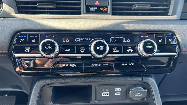 Photo of 2025 Platinum White Pearl Honda Pilot