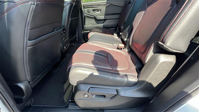 Photo of 2025 Platinum White Pearl Honda Pilot