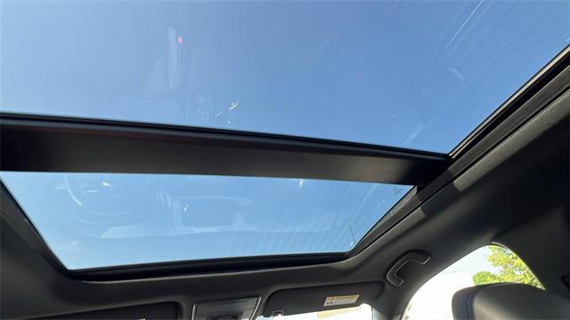 Photo of 2025 Platinum White Pearl Honda Pilot