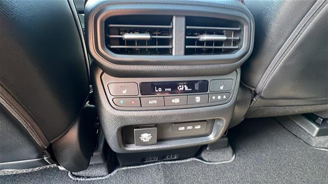 Photo of 2025 Platinum White Pearl Honda Pilot