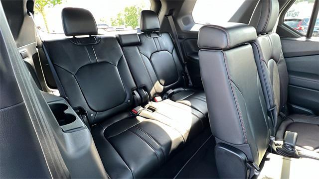 Photo of 2025 Platinum White Pearl Honda Pilot