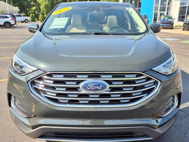 Photo of 2022 Forged Green Metallic Ford Edge