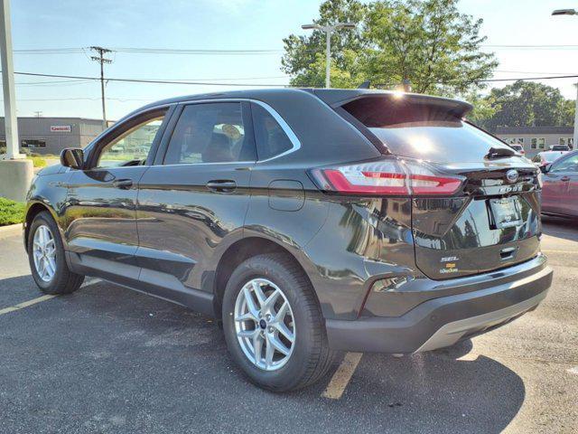 Photo of 2022 Forged Green Metallic Ford Edge
