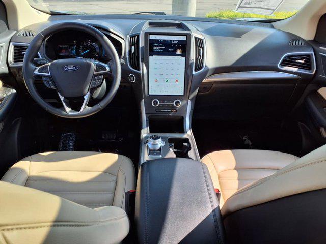 Photo of 2022 Forged Green Metallic Ford Edge