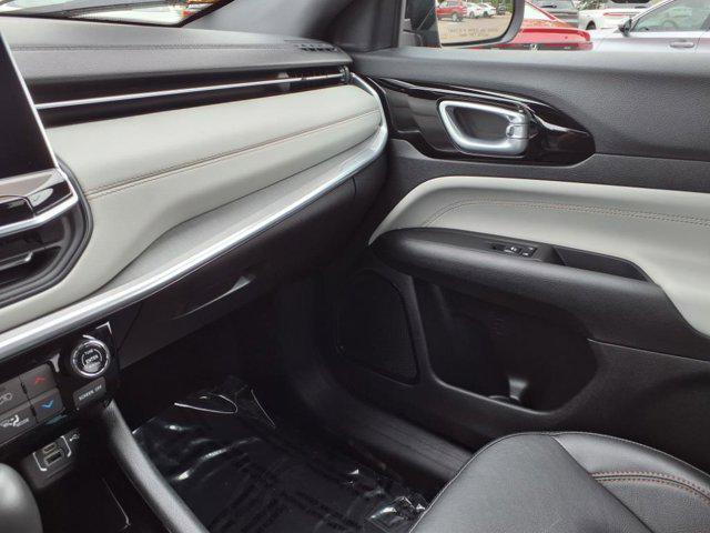 Photo of 2023 Redline Pearlcoat Jeep Compass