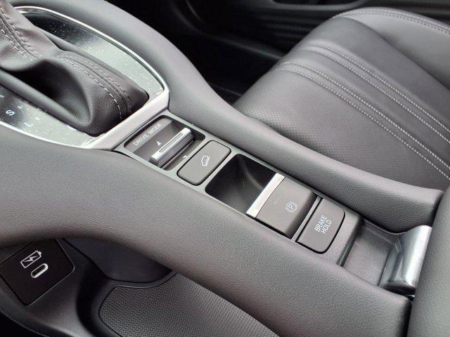 Photo of 2026 Platinum White Pearl Honda HR-V