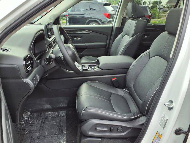 Photo of 2025 Platinum White Pearl Honda Pilot