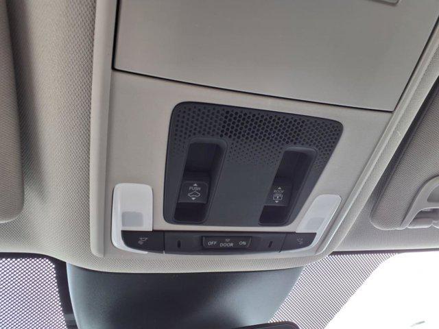Photo of 2025 Platinum White Pearl Honda Pilot