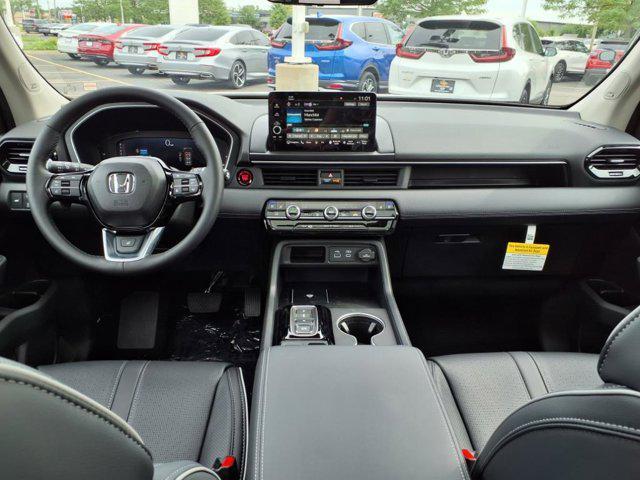 Photo of 2025 Platinum White Pearl Honda Pilot