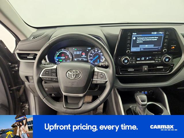 Photo of 2022 Gray Toyota Highlander Hybrid