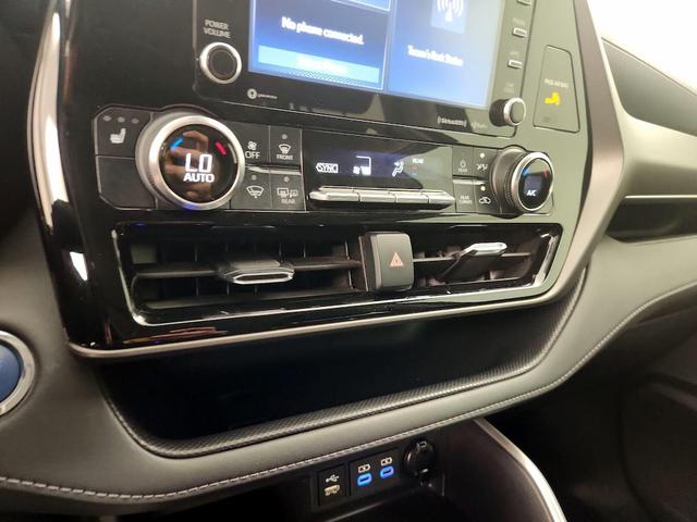Photo of 2022 Gray Toyota Highlander Hybrid