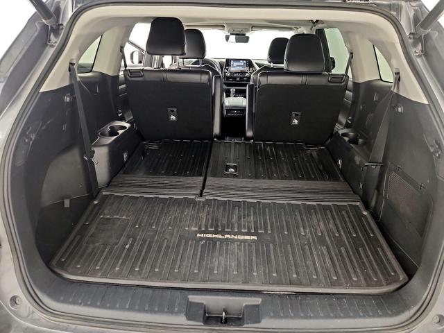 Photo of 2022 Gray Toyota Highlander Hybrid