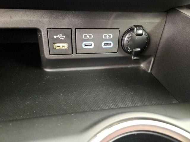 Photo of 2022 Gray Toyota Highlander Hybrid