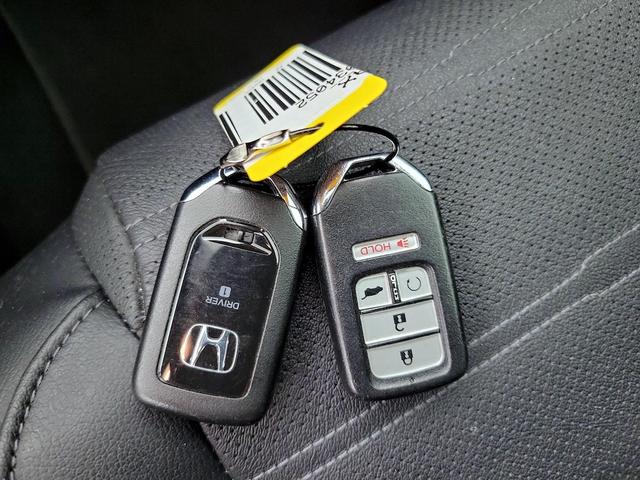 Photo of 2022 Gray Honda CR-V Hybrid