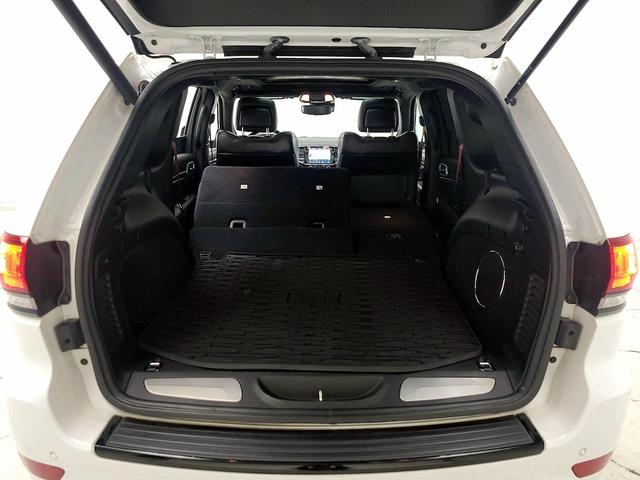 Photo of 2019 White Jeep Grand Cherokee