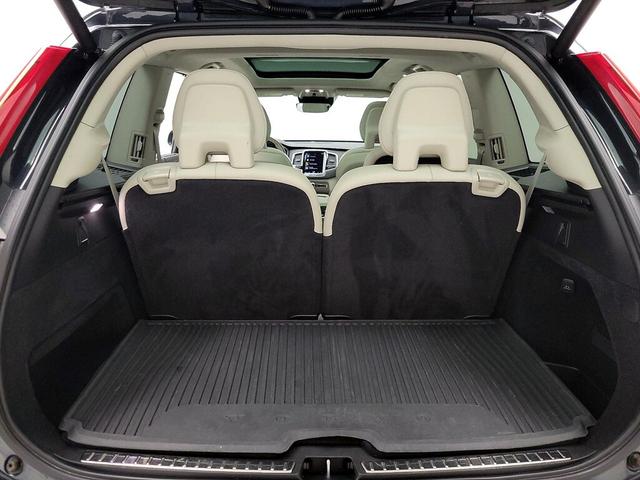 Photo of 2022 Gray Volvo XC90 Recharge Plug-In Hybrid