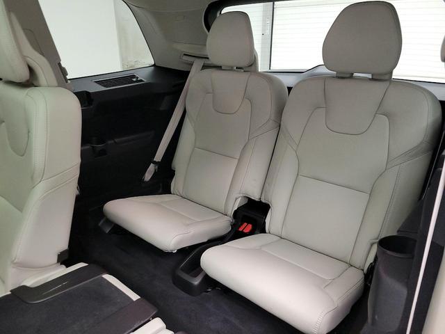 Photo of 2022 Gray Volvo XC90 Recharge Plug-In Hybrid