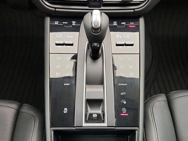 Photo of 2022 Gray Porsche Macan