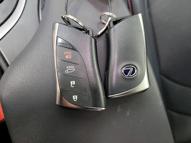Photo of 2021 White Lexus UX 250h