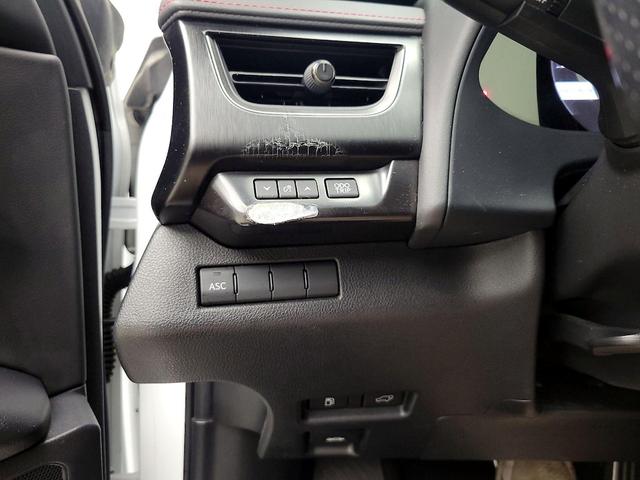 Photo of 2021 White Lexus UX 250h