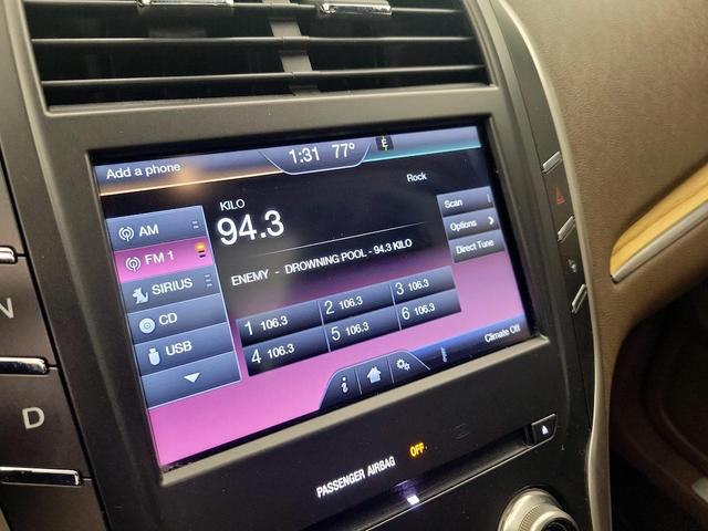 Photo of 2015 White Lincoln MKC