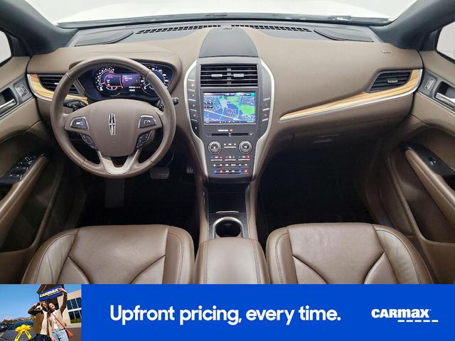 Photo of 2015 White Lincoln MKC