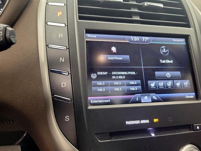 Photo of 2015 White Lincoln MKC