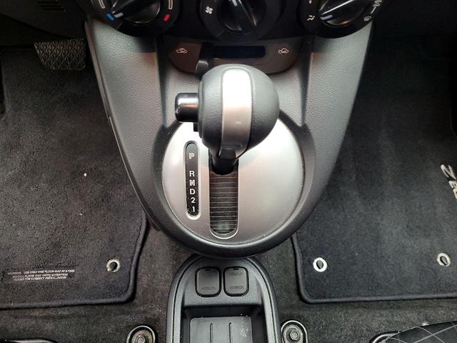 Photo of 2014 White Mazda Mazda2