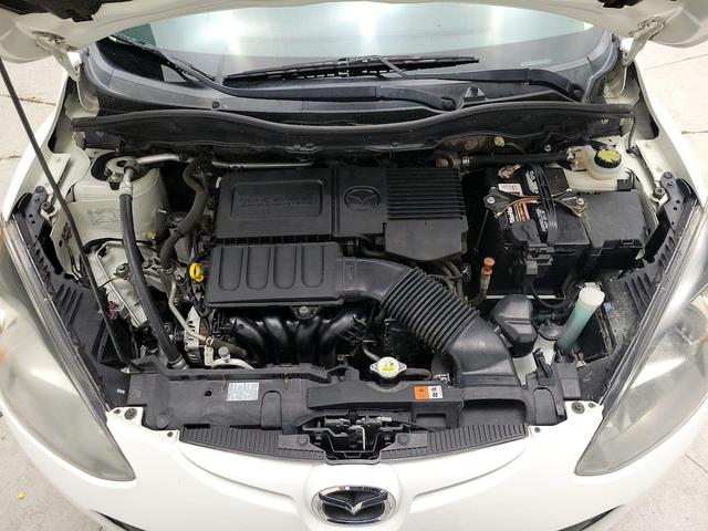 Photo of 2014 White Mazda Mazda2