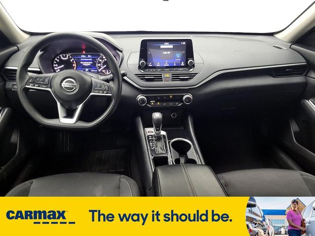Photo of 2021 Gray Nissan Altima