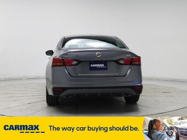 Photo of 2021 Gray Nissan Altima