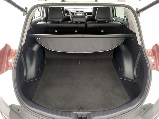 Photo of 2015 White Toyota RAV4
