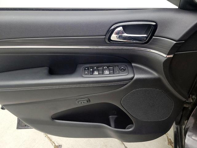 Photo of 2021 Gray Jeep Grand Cherokee