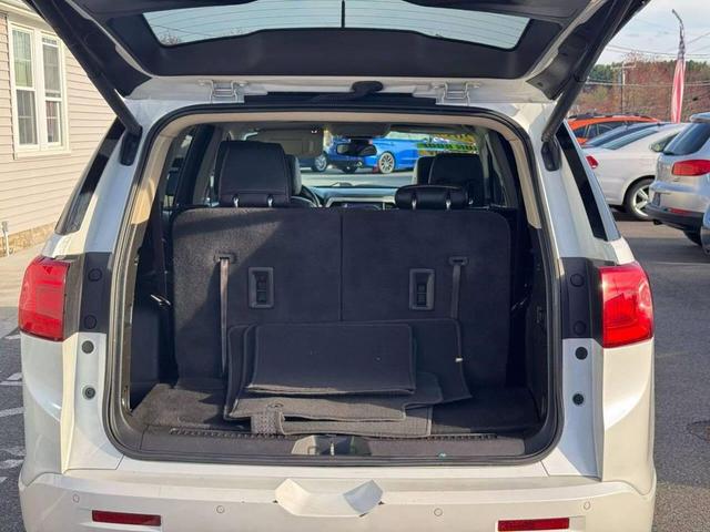 Photo of 2017 White Frost Tricoat GMC Acadia