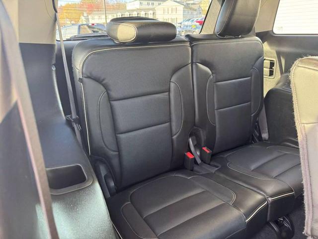Photo of 2017 White Frost Tricoat GMC Acadia