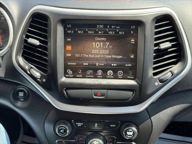 Photo of 2016 Bright White Clearcoat Jeep Cherokee