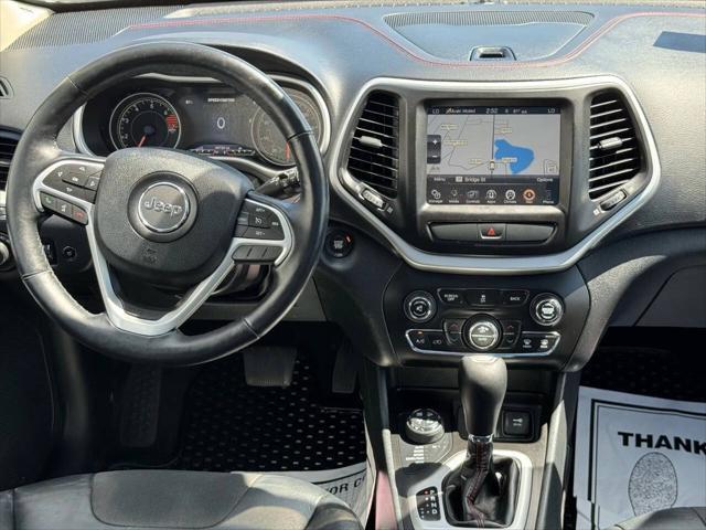 Photo of 2016 Bright White Clearcoat Jeep Cherokee