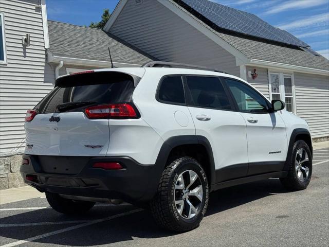 Photo of 2016 Bright White Clearcoat Jeep Cherokee