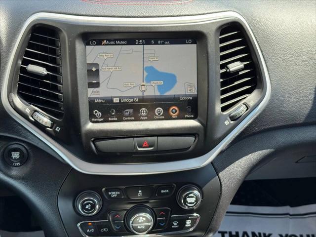 Photo of 2016 Bright White Clearcoat Jeep Cherokee