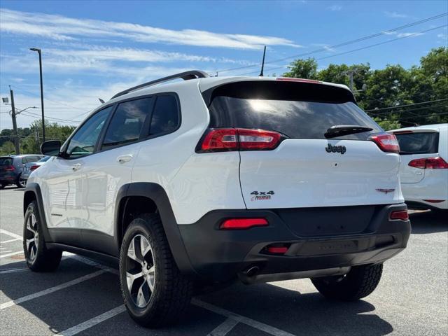 Photo of 2016 Bright White Clearcoat Jeep Cherokee