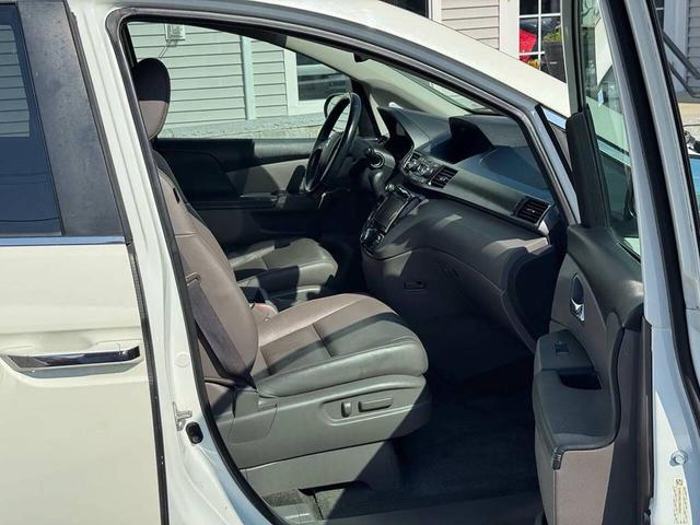 Photo of 2014 White Diamond Pearl Honda Odyssey
