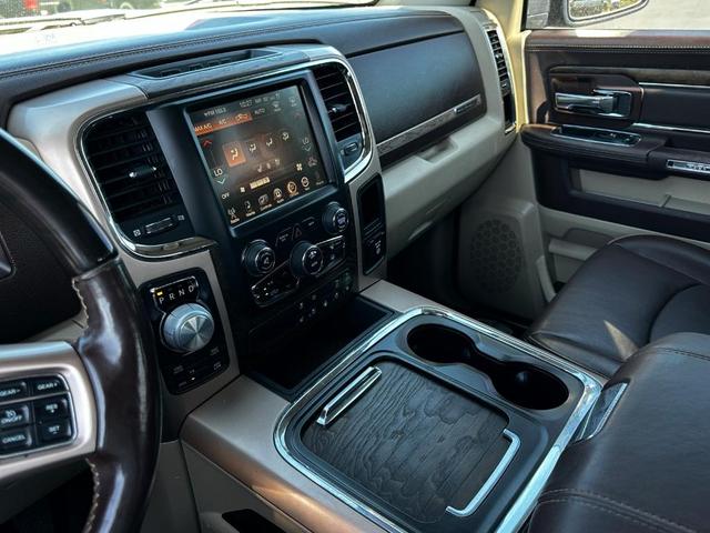 Photo of 2017 Brilliant Black Crystal Pearlcoat RAM 1500