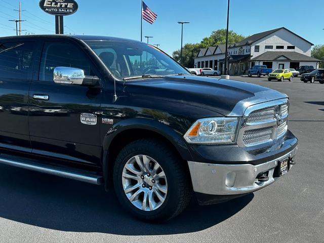 Photo of 2017 Brilliant Black Crystal Pearlcoat RAM 1500
