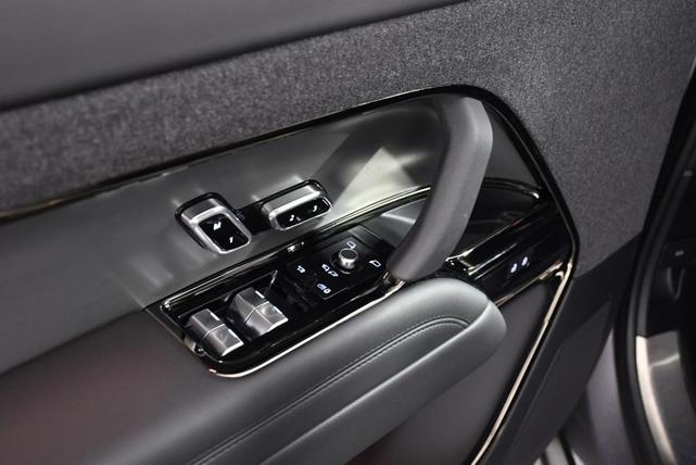 Photo of 2024 Eiger Grey Metallic Land Rover Range Rover Sport