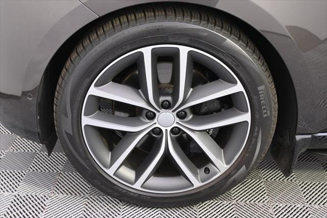 Photo of 2023 Charente Grey Premium Metallic Land Rover Range Rover