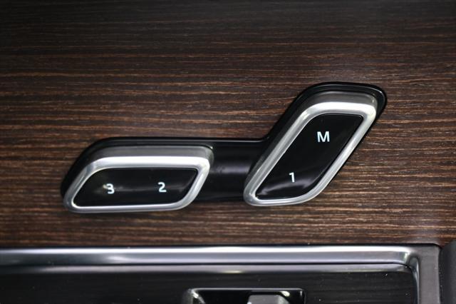 Photo of 2023 Charente Grey Premium Metallic Land Rover Range Rover