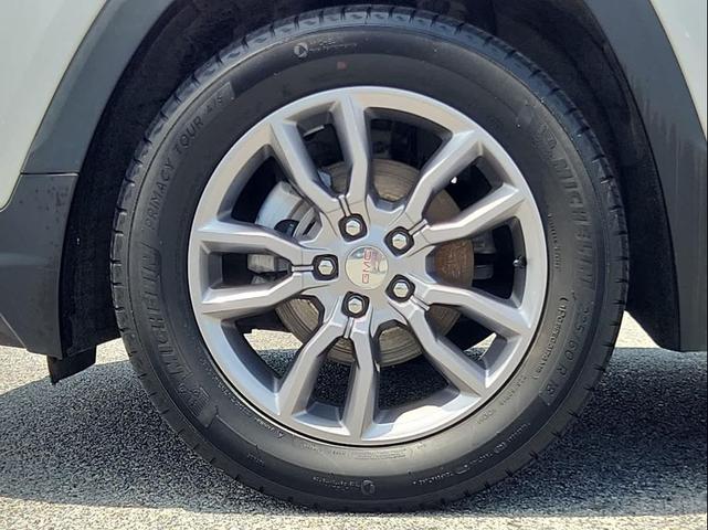 Photo of 2022 Quicksilver Metallic GMC Terrain