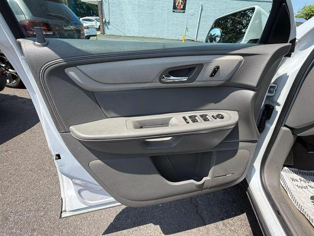 Photo of 2016 White Chevrolet Traverse