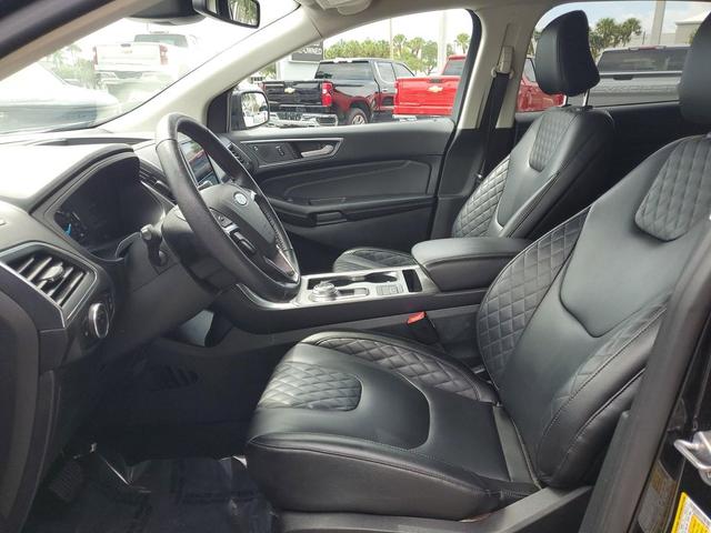 Photo of 2024 Agate Black Metal Ford Edge