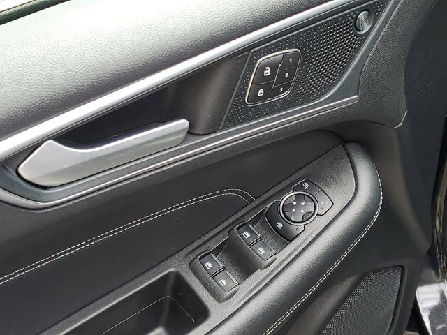 Photo of 2024 Agate Black Metal Ford Edge